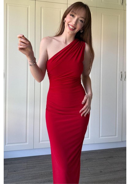 Drapeli Tek Omuz Yırtmaçlı Kırmızı Elbise