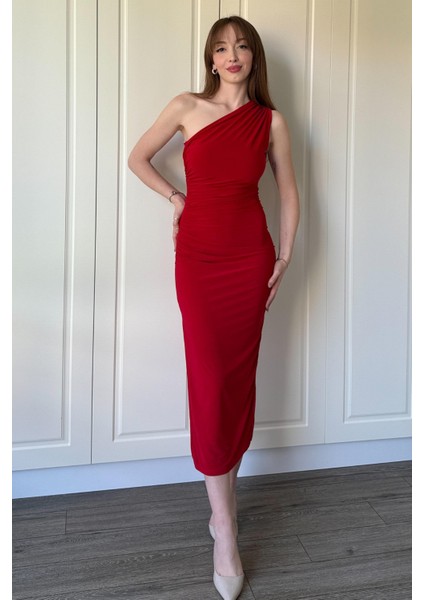 Drapeli Tek Omuz Yırtmaçlı Kırmızı Elbise indirimleri