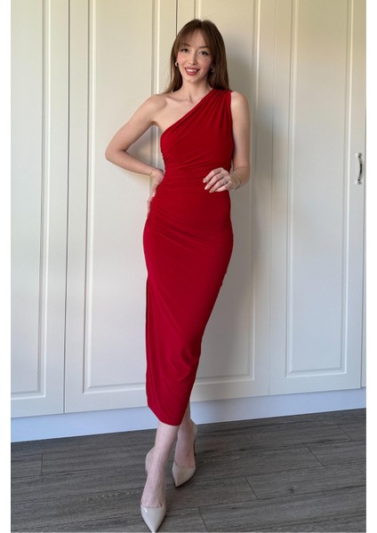 Drapeli Tek Omuz Yırtmaçlı Kırmızı Elbise
