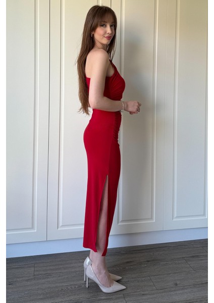 Drapeli Tek Omuz Yırtmaçlı Kırmızı Elbise