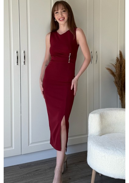 Taş Detaylı Yırtmaçlı Drapeli Bordo Elbise modelleri