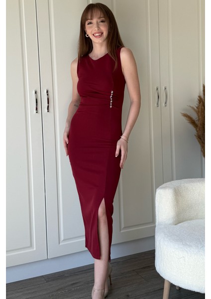 Taş Detaylı Yırtmaçlı Drapeli Bordo Elbise indirimleri