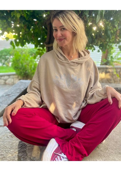 Sand Rengi Lotus Kristal Baskılı Kapüşonlu Sweatshırt modelleri