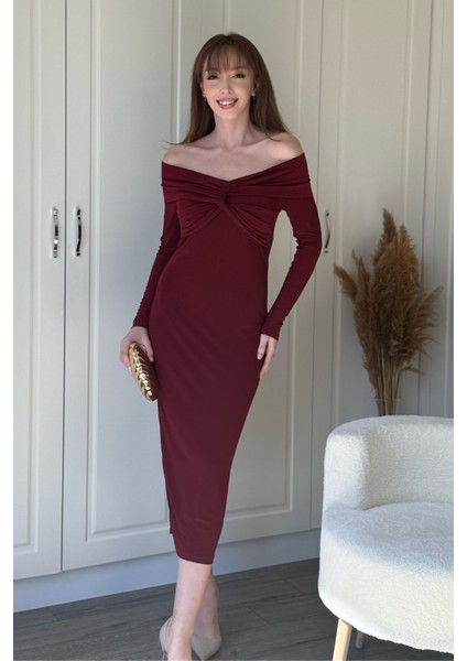 Omuz Detaylı Vücudu Saran Midi Bordo Elbise modelleri