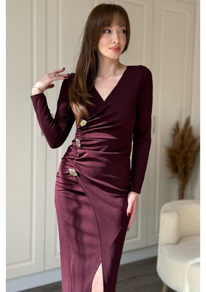 Önü Yırtmaçlı V Yaka Gold Aksesuar Detaylı Şık Midi Bordo Elbise modelleri