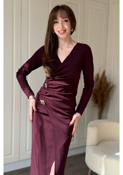 Önü Yırtmaçlı V Yaka Gold Aksesuar Detaylı Şık Midi Bordo Elbise fırsatları