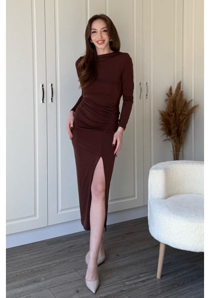 Uzun Kollu Sandy Kumaş Sırt Dekolteli Yırtmaçlı Midi Kahverengi Elbise indirimleri