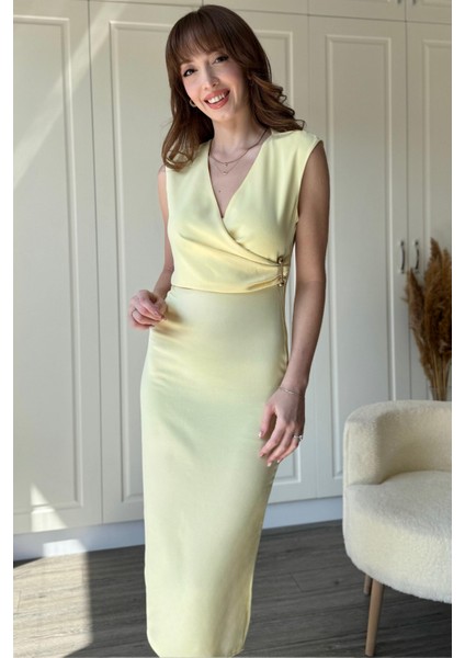 Drapeli Aksesuarlı Sarı Midi Elbise