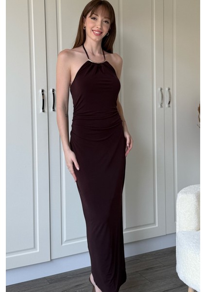 Boyundan Bağlamalı Sırt Detaylı Yırtmaçlı Drapeli Kahverengi Elbise