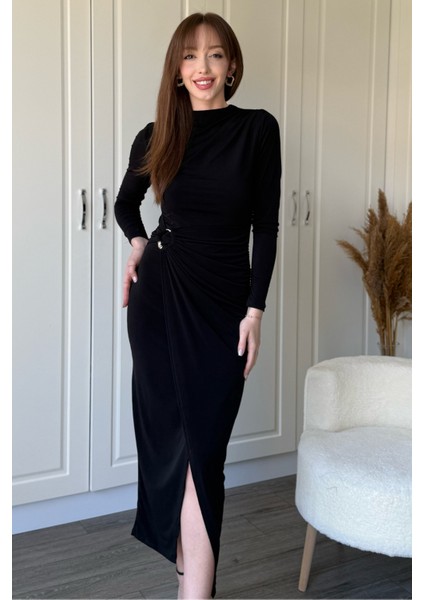 Aksesuar Detaylı Boyunlu Midi Siyah Elbise indirimleri