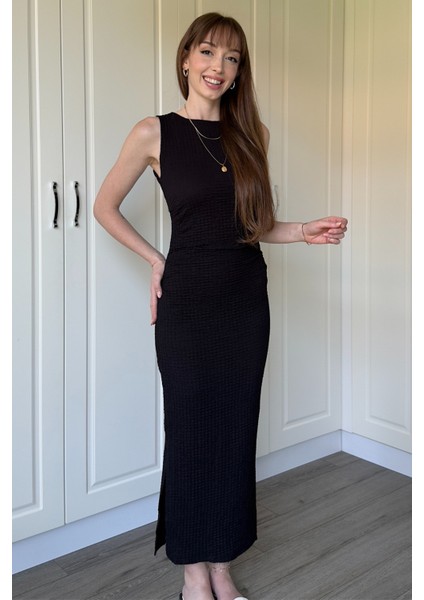 Gofre Kumaş Siyah Midi Elbise