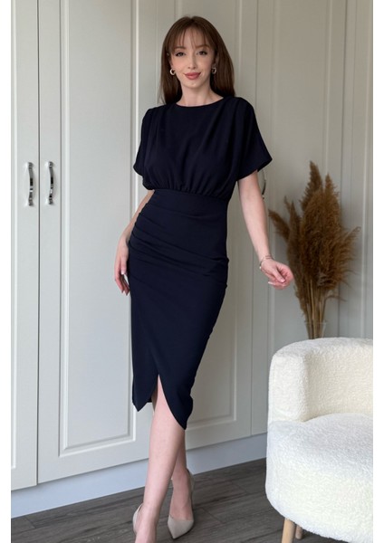 Kısa Kollu Şık Önü Yırtmaçlı Lacivert Midi Elbise fırsatları