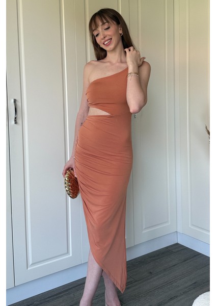 Turuncu Tek Omuz Bel Detaylı Sandy Kumaş Yırtmaçlı Elbise