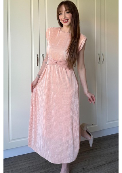 Vatkalı Krinkıl Midi Bel Detaylı Pudra Elbise modelleri