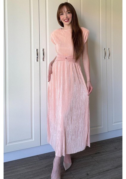 Vatkalı Krinkıl Midi Bel Detaylı Pudra Elbise