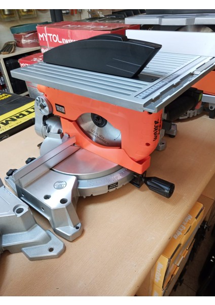 250 MM TABLALI GÖNYE KESME 1800 WATT