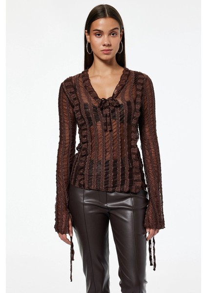 Kadın Fırfır Detaylı Uzun Kollu V Yaka Slim Fit Transparan Dantel Tişört 6WAL10580IK