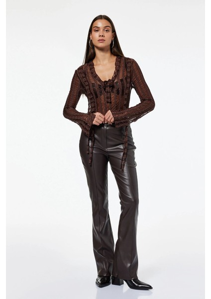 Kadın Fırfır Detaylı Uzun Kollu V Yaka Slim Fit Transparan Dantel Tişört 6WAL10580IK fiyatları