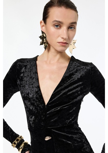 Kadın V Yaka Uzun Kollu Metal Aksesuarlı Slim Fit Kadife Elbise 6WAK80121FK modelleri