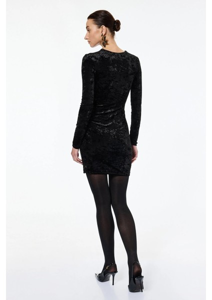 Kadın V Yaka Uzun Kollu Metal Aksesuarlı Slim Fit Kadife Elbise 6WAK80121FK indirimleri