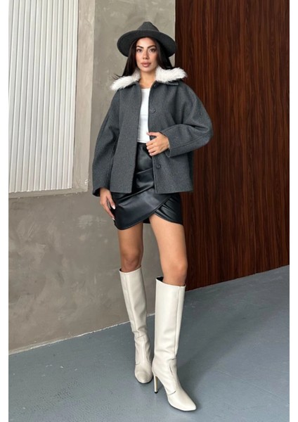 Kadın Bej Kürk Yakalı Kısa Ceket Kaşe Kumaş Oversize Geniş Kol Düğmeli Kışlık fiyatları