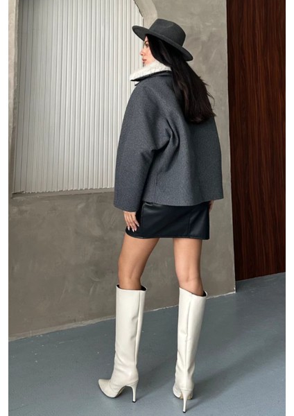 Kadın Bej Kürk Yakalı Kısa Ceket Kaşe Kumaş Oversize Geniş Kol Düğmeli Kışlık fırsatları