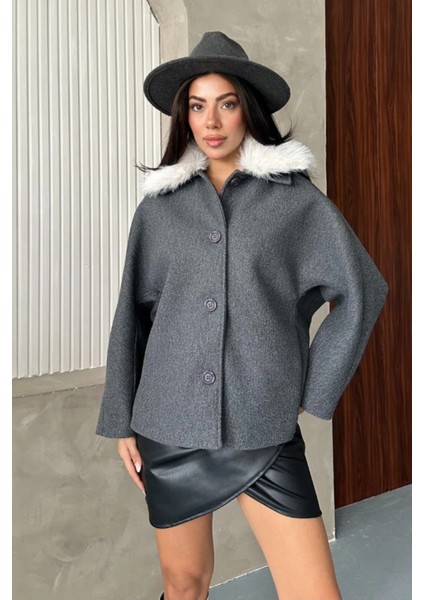 Kadın Bej Kürk Yakalı Kısa Ceket Kaşe Kumaş Oversize Geniş Kol Düğmeli Kışlık indirimleri