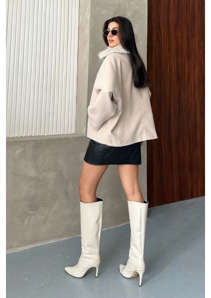 Kadın Bej Kürk Yakalı Kısa Ceket Kaşe Kumaş Oversize Geniş Kol Düğmeli Kışlık fırsatları