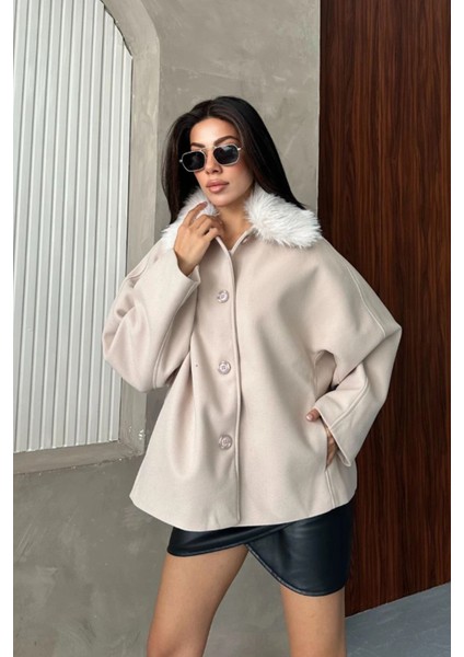 Kadın Bej Kürk Yakalı Kısa Ceket Kaşe Kumaş Oversize Geniş Kol Düğmeli Kışlık indirimleri