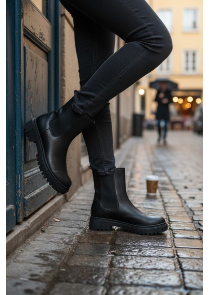 Zarif Siyah Lastikli Kauçuk Taban Kadın Bot modelleri