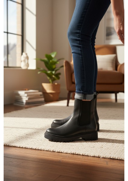 Zarif Siyah Lastikli Kauçuk Taban Kadın Bot indirimleri