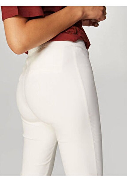 Kadın Slim Fit Klasik Pantolon Ekru Desenli %66 Pamuk %29 Naylon %5 Elastan