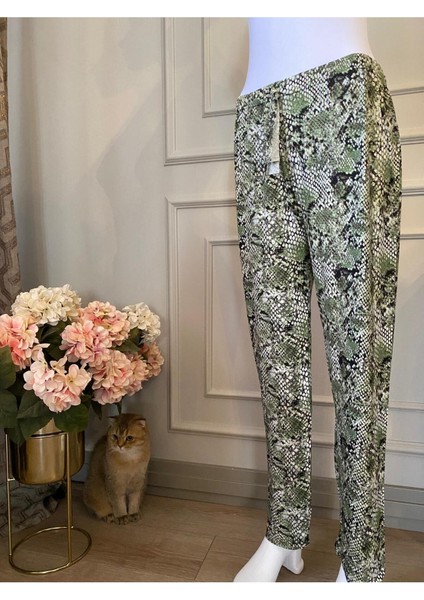 Yumuşak Dokulu, Pamuklu, Rahat Kalıp ve Şık Desenli Kadın Pijama Altı. Gün Boyu Konfor Sağlar fiyatları