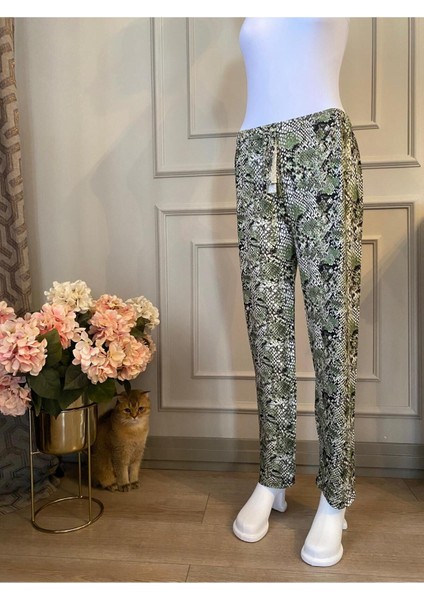 Yumuşak Dokulu, Pamuklu, Rahat Kalıp ve Şık Desenli Kadın Pijama Altı. Gün Boyu Konfor Sağlar modelleri