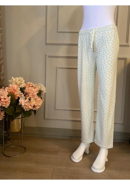 Yumuşak Dokulu, Pamuklu, Rahat Kalıp ve Şık Desenli Kadın Pijama Altı. Gün Boyu Konfor Sağlar
