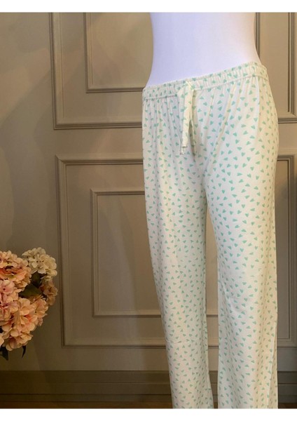 Yumuşak Dokulu, Pamuklu, Rahat Kalıp ve Şık Desenli Kadın Pijama Altı. Gün Boyu Konfor Sağlar fiyatları