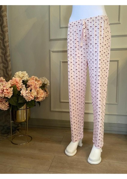 Yumuşak Dokulu, Pamuklu, Rahat Kalıp ve Şık Desenli Kadın Pijama Altı. Gün Boyu Konfor Sağlar