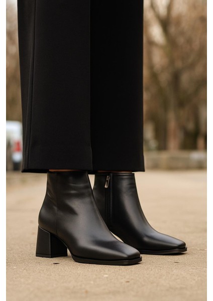 Küt Burunlu Kalın Topuklu Günlük Bot