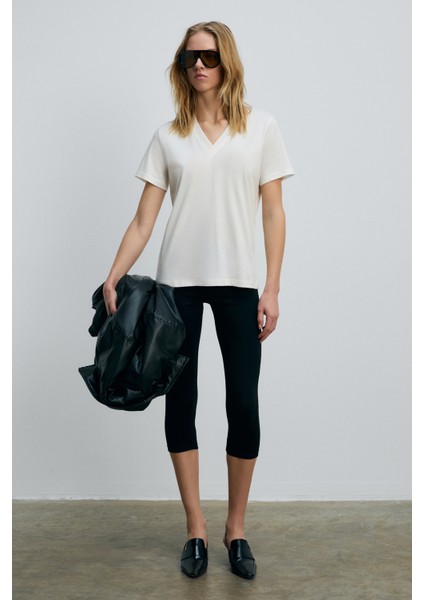 Alıne Kadın %100 Organik Pamuk Derin V Yakalı Comfort Fit Ekru T-Shirt fiyatları