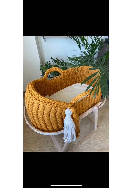 Anne Yanı Sallanır Beşik – El Örgüsü Penye Puset + Ahşap Standt