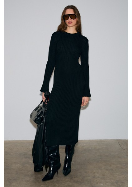 Duende Kadın Yuvarlak Yaka Çizgi Desenli Slim Fit Triko Siyah Elbise fırsatları