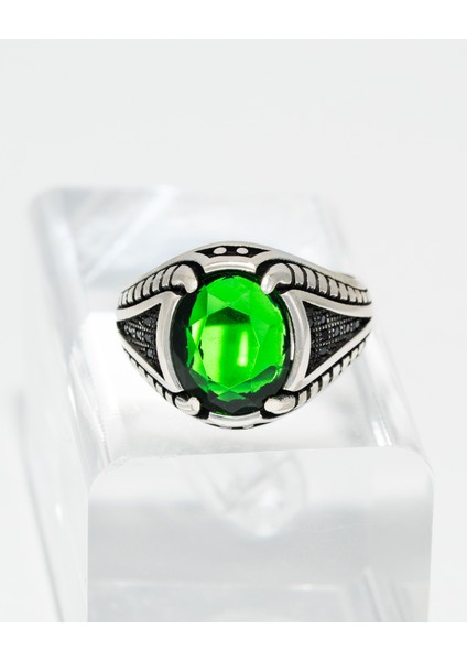 Modern Kesim Yeşil Zümrüt Taşlı 925 Ayar Gümüş Erkek Yüzük – Güç ve Zarafetin Simgesi