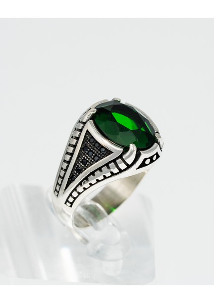 Modern Kesim Yeşil Zümrüt Taşlı 925 Ayar Gümüş Erkek Yüzük – Güç ve Zarafetin Simgesi modelleri