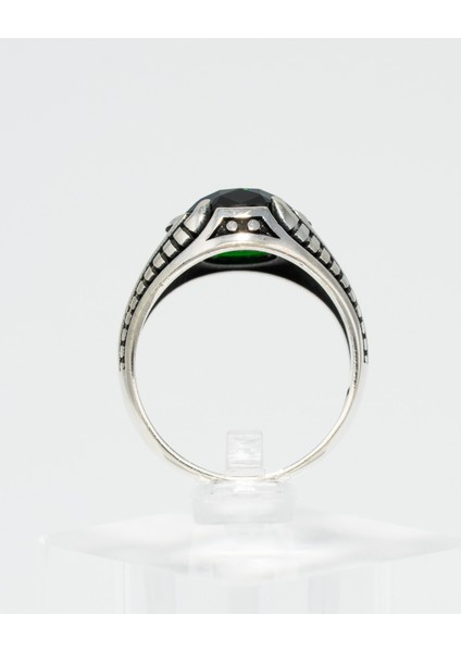 Modern Kesim Yeşil Zümrüt Taşlı 925 Ayar Gümüş Erkek Yüzük – Güç ve Zarafetin Simgesi fırsatları