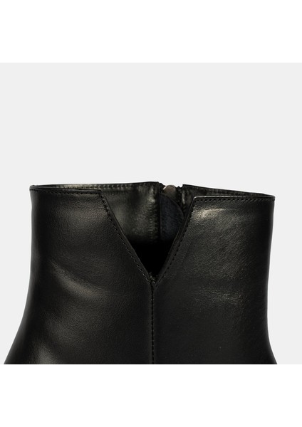 Kadın Siyah Ince Topuklu Sivri Burunlu Deri Bot