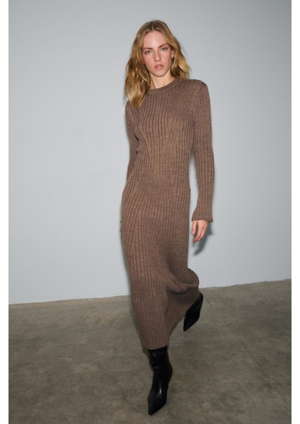 Duende Kadın Yuvarlak Yaka Çizgi Desenli Slim Fit Triko Vizon Elbise fiyatları