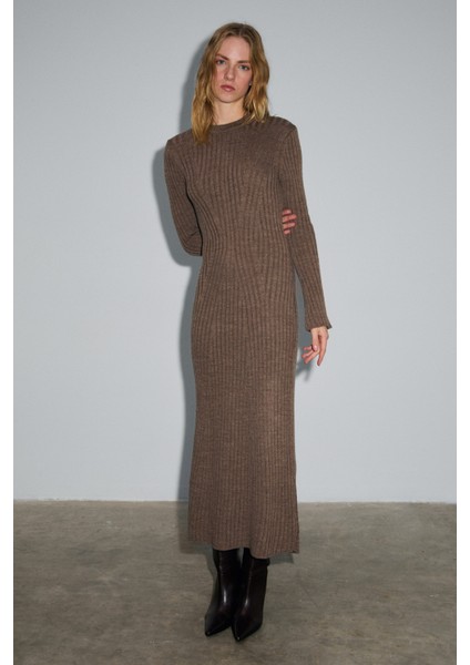 Duende Kadın Yuvarlak Yaka Çizgi Desenli Slim Fit Triko Vizon Elbise indirimleri