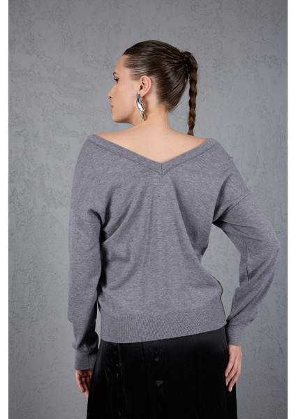 Kadın Gri Önü Taş Detaylı V Yaka Triko Bluz indirimleri