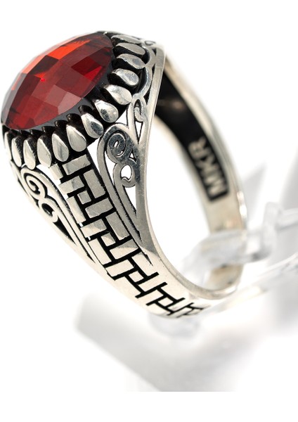 Desenli Kırmızı Garnet Taşlı 925 Ayar Gümüş Erkek Yüzük – Şıklığın ve Gücün Simgesi modelleri
