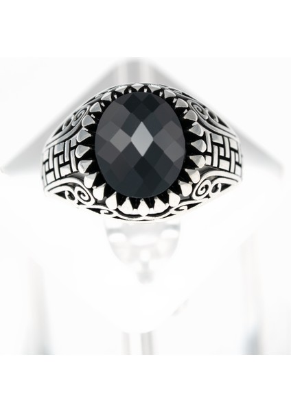 Desenli Siyah Oniks Taşlı 925 Ayar Gümüş Erkek Yüzük – Güçlü ve Asil Tasarım